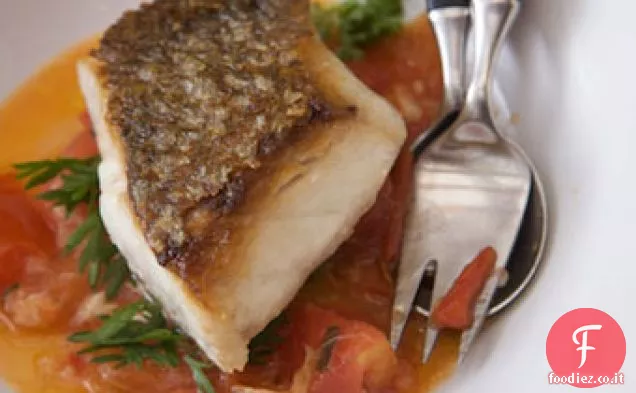 Spigola a strisce selvatiche scottata con fonduta di Salvia al pomodoro