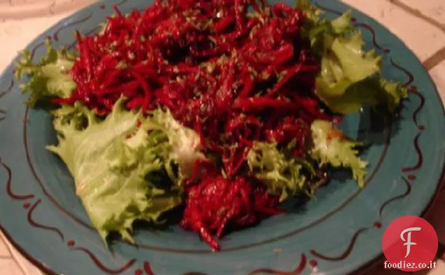 Insalata di barbabietole e uva passa