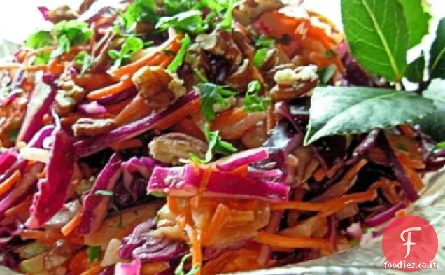 Slaw invernale abbagliante-Insalata di cavolo rosso, mela e pecan