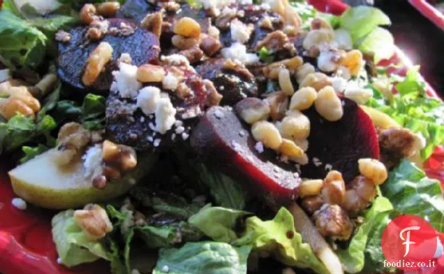 Insalata di barbabietole, pere e feta arrosto