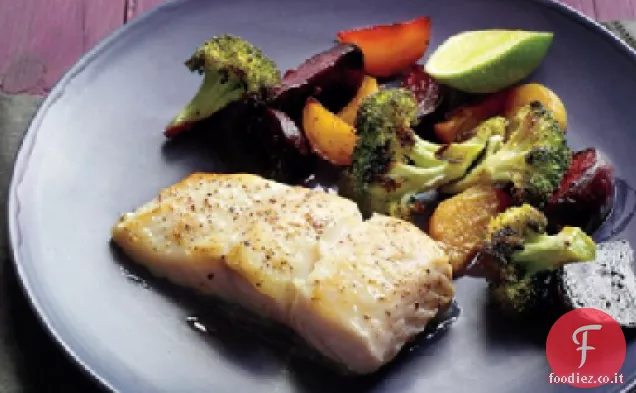 Pesce scottato con barbabietole e broccoli