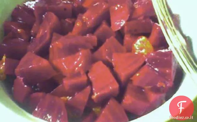 Insalata di barbabietole Yummy con condimento al lampone