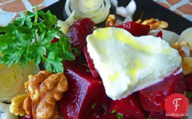 Insalata di barbabietole con formaggio di capra e noci