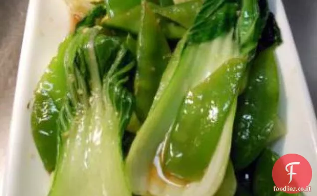 Semplice Baby Bok Choy e piselli di neve