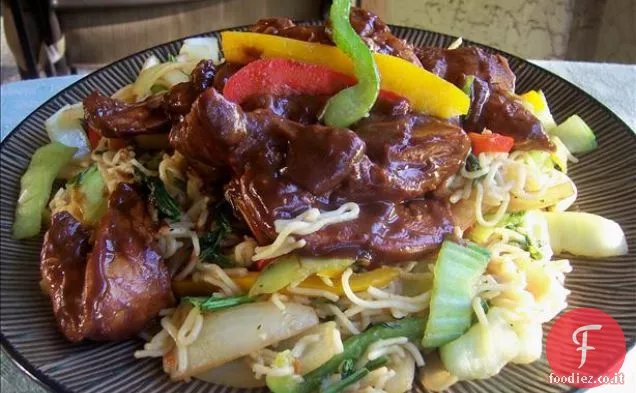 Carne di maiale e verdure Lo Mein (Facile e delizioso)