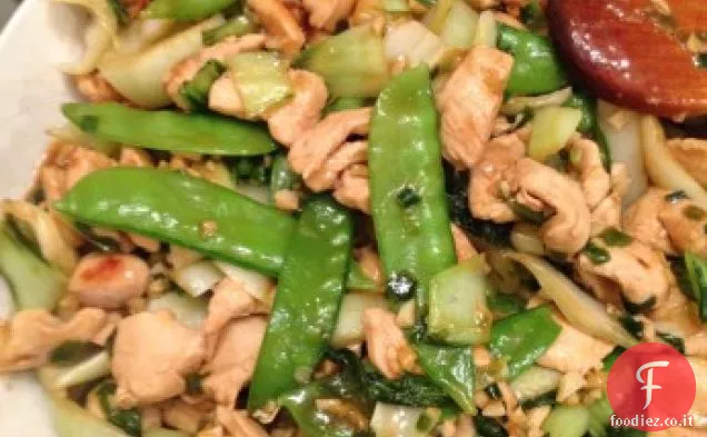 Cinese Take - Out pollo Chow Mein con tagliatelle croccanti