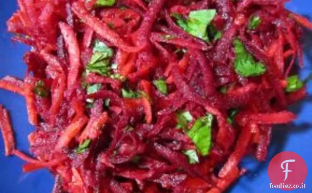 Insalata di barbabietole crude