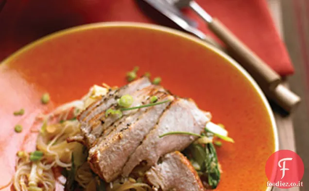 Braciole di maiale con Bok Choy e spaghetti di riso