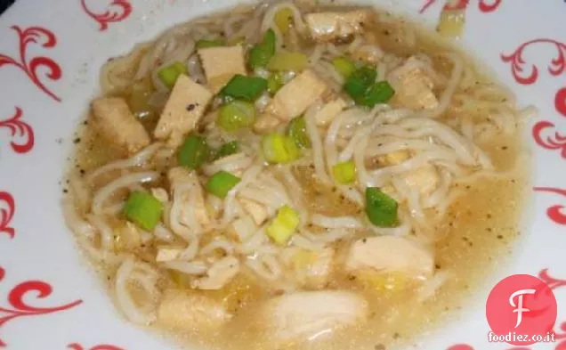 Zuppa di pollo orientale