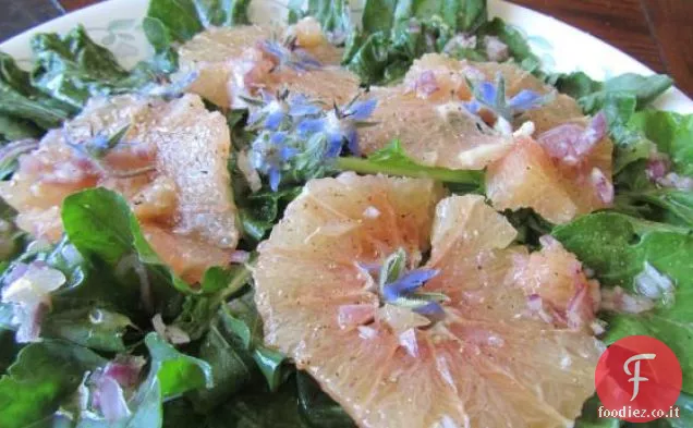 Verdi di Sunset Magazine con pompelmo rosa e fiori di borragine