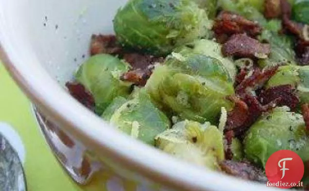 Cavoletti di Bruxelles imburrati al limone con pancetta pepata croccante