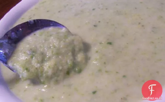 Zuppa cremosa di cavoletti di Bruxelles