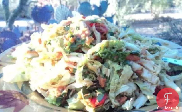 Croccante asiatico Slaw con salsa di arachidi