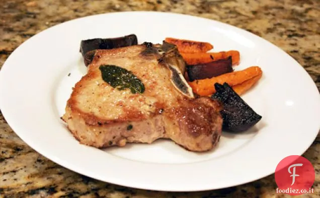 Cena stasera: carote arrostite e barbabietole con braciole di maiale
