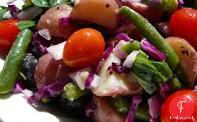 Insalata di patate Veggie per una folla