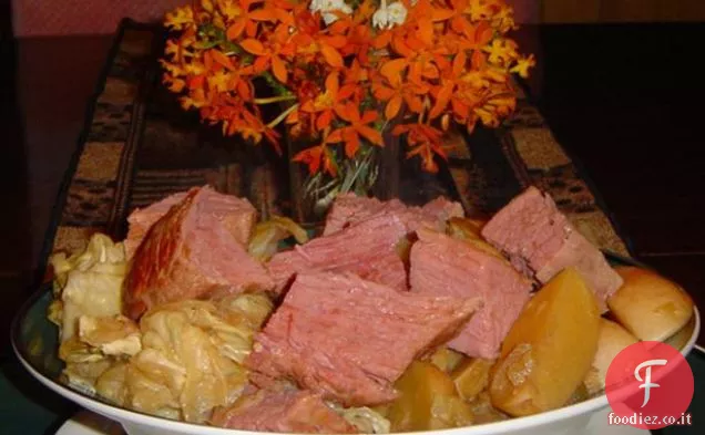 Petto di manzo in scatola di mele per il fornello lento