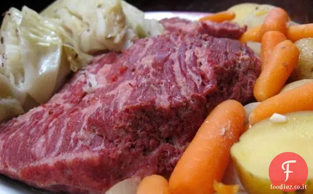 Maiale tirato con cavolo e cipolle (pentola di coccio)