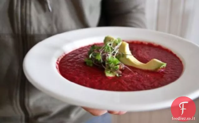 Zuppa di barbabietola invernale cremosa