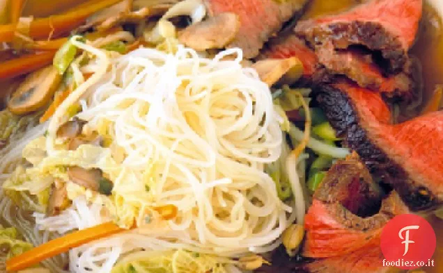 Zuppa di manzo e noodle scottati