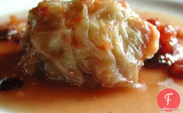 Cavolo ripieno con salsa di mirtilli rossi