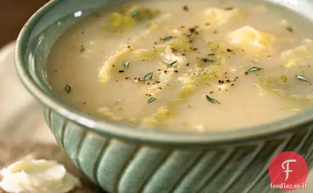 Zuppa irlandese di Colcannon e foglie di timo