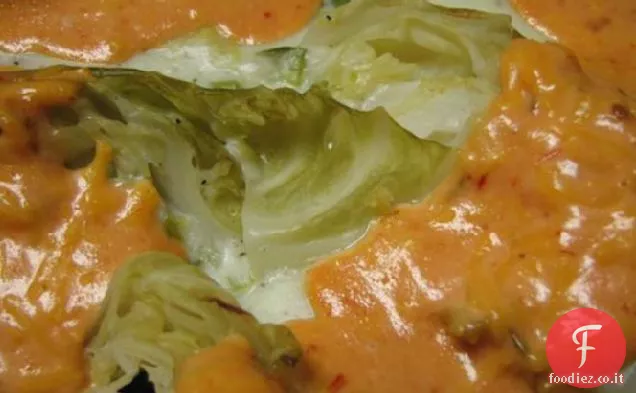 Spicchi di cavolo con salsa di formaggio