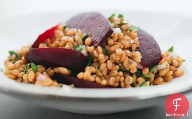 Insalata di barbabietole arrosto e bacche di grano