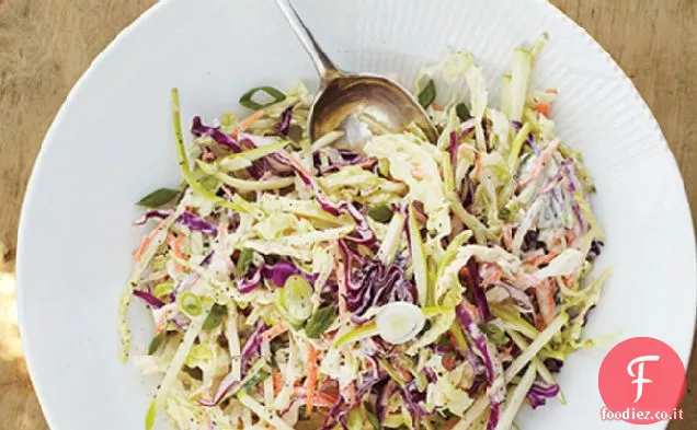 Insalata di cavolo con salsa di mele e yogurt