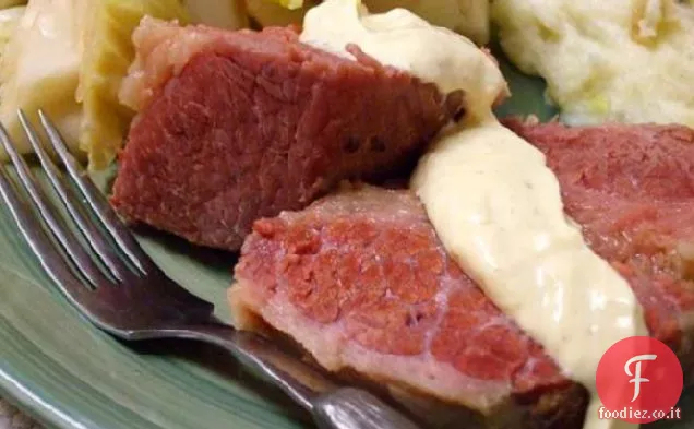 Cena di manzo e cavolo in scatola per il fornello lento