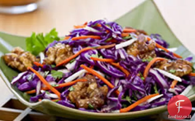 Insalata di cavolo asiatica con noci candite