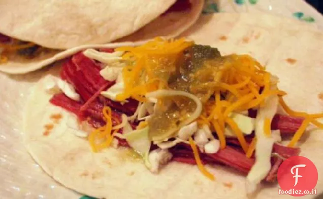 Tacos di manzo e cavolo in scatola