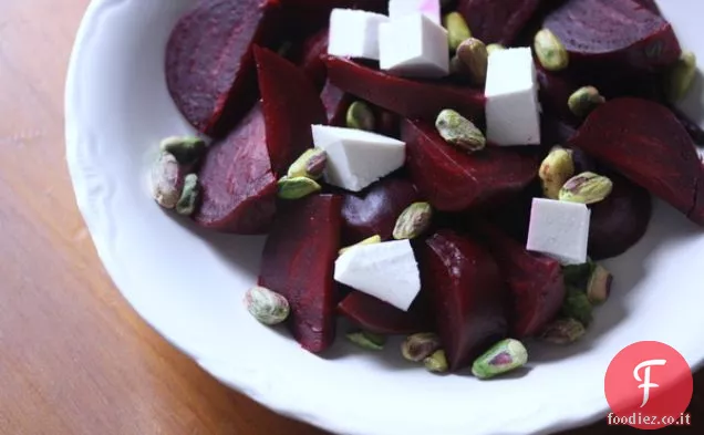 Insalata di Barbabietole Arrosto con Ricotta Salata e Pistacchi