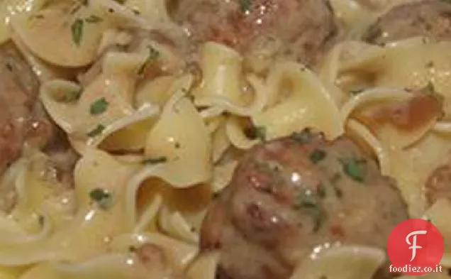 Le incredibili polpette facili e piacevoli di Anna sopra le tagliatelle imburrate