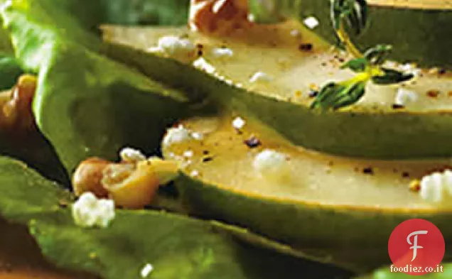 Insalata di mele verdi con mandorle tostate, formaggio rasato e vinaigrette di sidro di mele