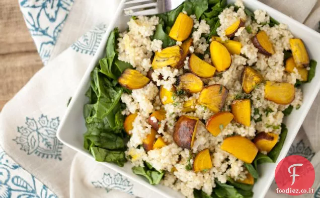 Insalata di spinaci arrosto di barbabietole e miglio