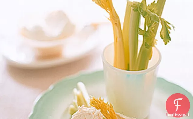 Bastoncini di sedano con crema di formaggio al rafano