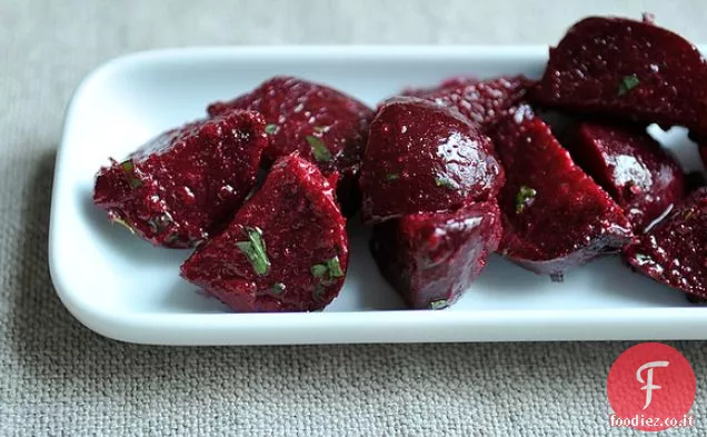 Insalata di barbabietole ed erbe