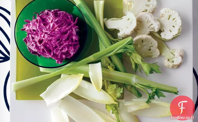 Salsa cremosa di barbabietole con Crudité bianche