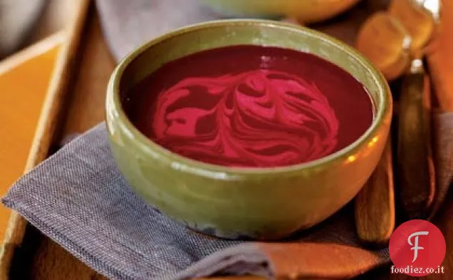 Zuppa di barbabietole saporite