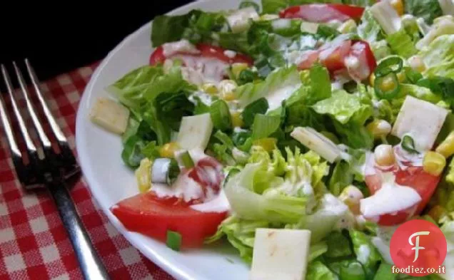 Insalata tritata con condimento piccante al latticello