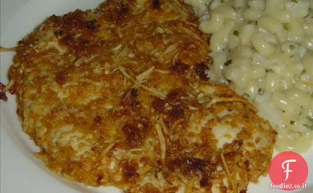 Peperoni e fagioli neri su un letto di croccanti strisce di tortilla