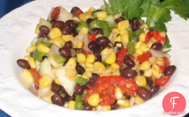 Insalata di fagioli neri colorati
