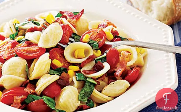 Insalata di pasta con pancetta e pomodoro