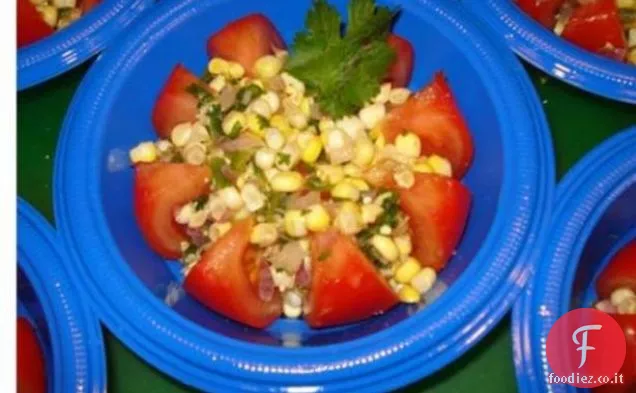 Insalata di pomodori estivi con salsa di mais