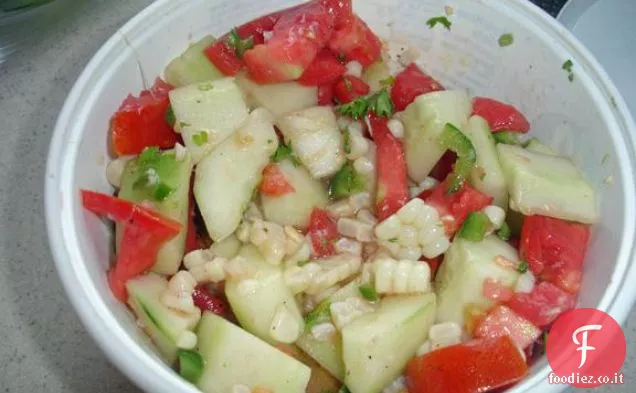Insalata di mais, pomodori e cetrioli