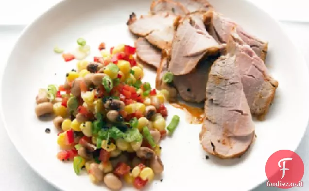 Maiale arrosto con insalata di piselli dagli occhi neri