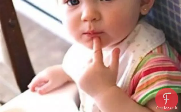 Barbabietola e insalata di uva passa dorata in salamoia