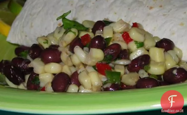 Insalata di mais messicano e fagioli neri