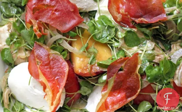 Tyler Florence di pesca, mozzarella, e croccante insalata di Prosciutto