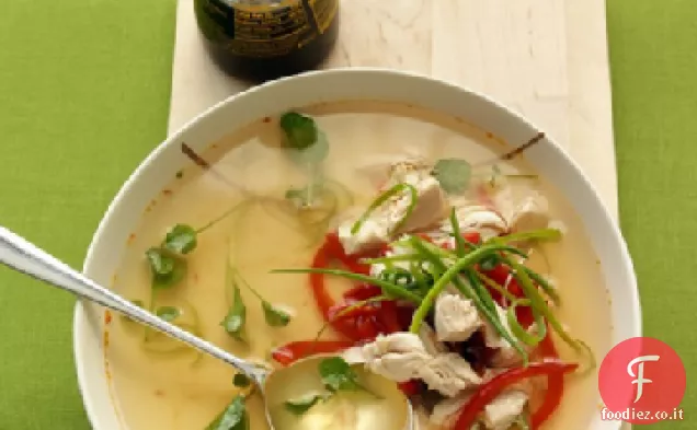 Zuppa asiatica di pollo e peperoncino